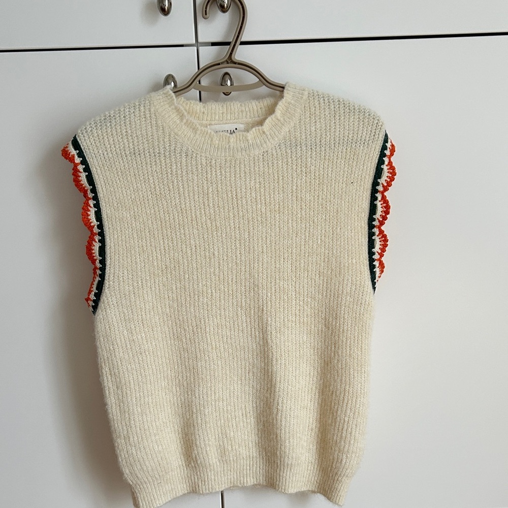 Cream Knit Sleeveless Sweater with Contrast Trim